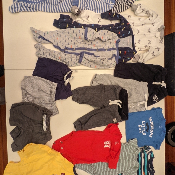 Carter's 9 month boy's lot - 17 pieces - Picture 1 of 4